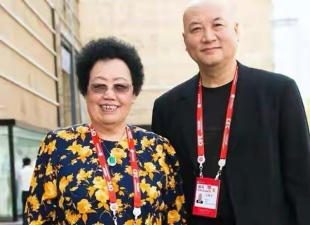 唐僧扮演者迟重瑞,娶了大他11岁的富商陈丽华,共同谱写爱的佳话(图2) 唐僧扮演者迟重瑞,娶了大他11岁的富商陈丽华,共同谱写爱的佳话(图2)