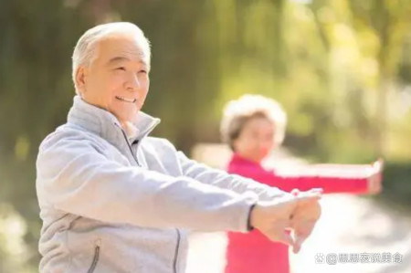 提醒中老年人：别太清淡！多吃这4样，营养又解馋，为入冬做准备