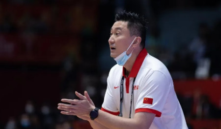 中国男篮折戟亚洲杯，主教练杜锋帅位无忧，姚明要给他更多时间