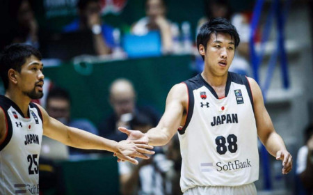 他为篮球梦加入日本籍，巅峰时刻却受人排挤，退役后想回中国打球