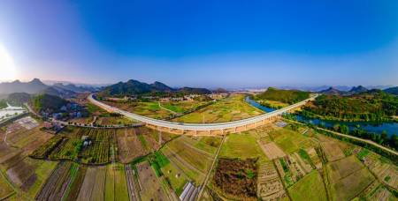 經湟白水,三合塘,新立寨,跨越國道234線及三江河,終點位於沙子崗樞紐