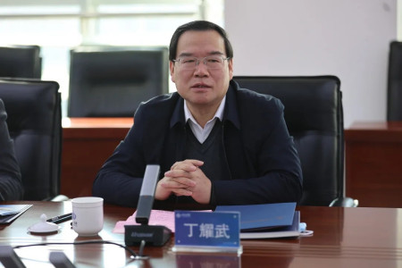 丁耀武对山西建投的强劲发展态势表示赞赏,对学校的建校历史,学科特色