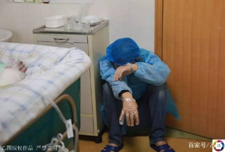煤气爆燃致使祖孙3人重伤，两老人拒绝治疗去世，将机会留给孙子