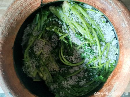 腌10斤雪里蕻放多少盐?老一辈留下来的传统腌法,又脆又绿还不烂