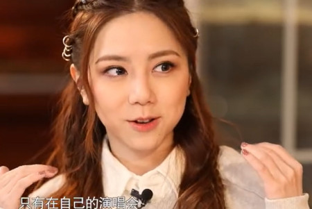 邓紫棋接受鲁豫采访 分享男朋友照片 并为未来的儿女起名 邓紫棋接受鲁豫采访 分享男朋友照片 并为未来的儿女起名