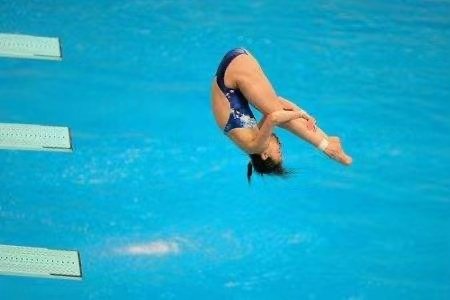 女运动员跳水后，为何要第一时间冲澡？原因其实很简单