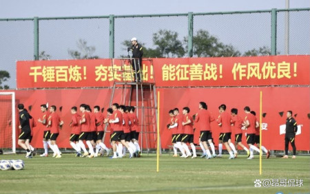 中国男足再上热搜，前国足队长回击质疑，此前多次制造热门