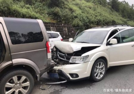“三者险”有必要买100万吗?定损员说漏嘴!车主坦言:损失太大(图4) “三者险”有必要买100万吗?定损员说漏嘴!车主坦言:损失太大(图4)