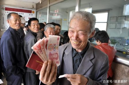 好消息传来!2022年起,养老金有4大变化,老人能多领一笔钱(图1) 好消息传来!2022年起,养老金有4大变化,老人能多领一笔钱(图1)