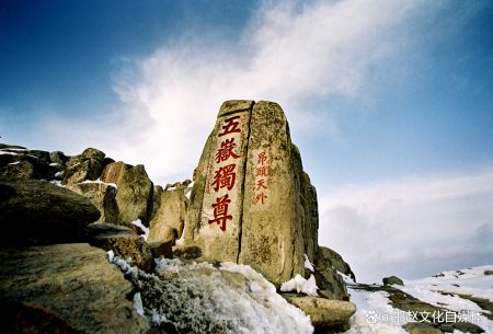 杜甫一詩,紀昀評說“文不對題”但卻流傳千古,《望岳》人人...(圖2) 杜甫一詩,紀昀評說“文不對題”但卻流傳千古,《望岳》人人...(圖2)