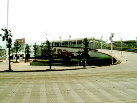 彝良站,2002年7月1日正式投入运营.