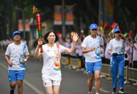 成都大运会火炬传递成都站启动