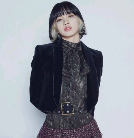 Lisa接种疫苗后依旧感染新冠,BLACKPINK目前暂停演艺工作!(图1) Lisa接种疫苗后依旧感染新冠,BLACKPINK目前暂停演艺工作!(图1)