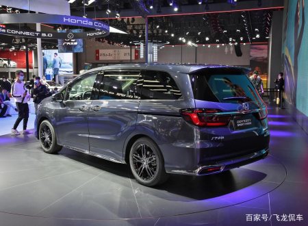 又一高颜值MPV，车长5米油耗6L，新增电动式尾门，别克GL8不香了(图6)