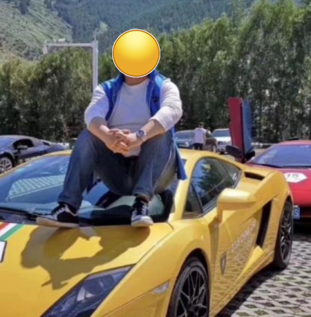 服务区偶遇600万兰博基尼,男子兴奋合影,下一秒欲哭无泪(图4) 服务区偶遇600万兰博基尼,男子兴奋合影,下一秒欲哭无泪(图4)