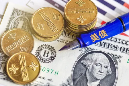 债|中国狂抛2500亿美债后 美国想再借12万亿！