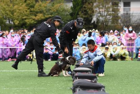 贵阳南明区教育系统举办2021年反恐应急演练（贵阳市反恐支队队长）
