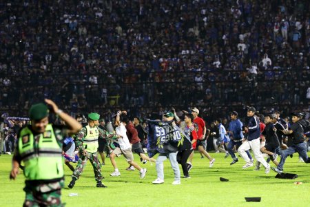 印尼足球联赛打架,印尼球迷骚乱,印尼国家足球队,中国印尼足球比赛 国际足联对印尼球迷冲突事件表示震惊