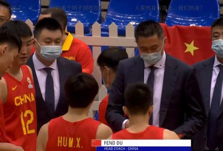 40-24！中国男篮吊打哈萨克斯坦，内线优势明显 周琦10+3制霸篮下