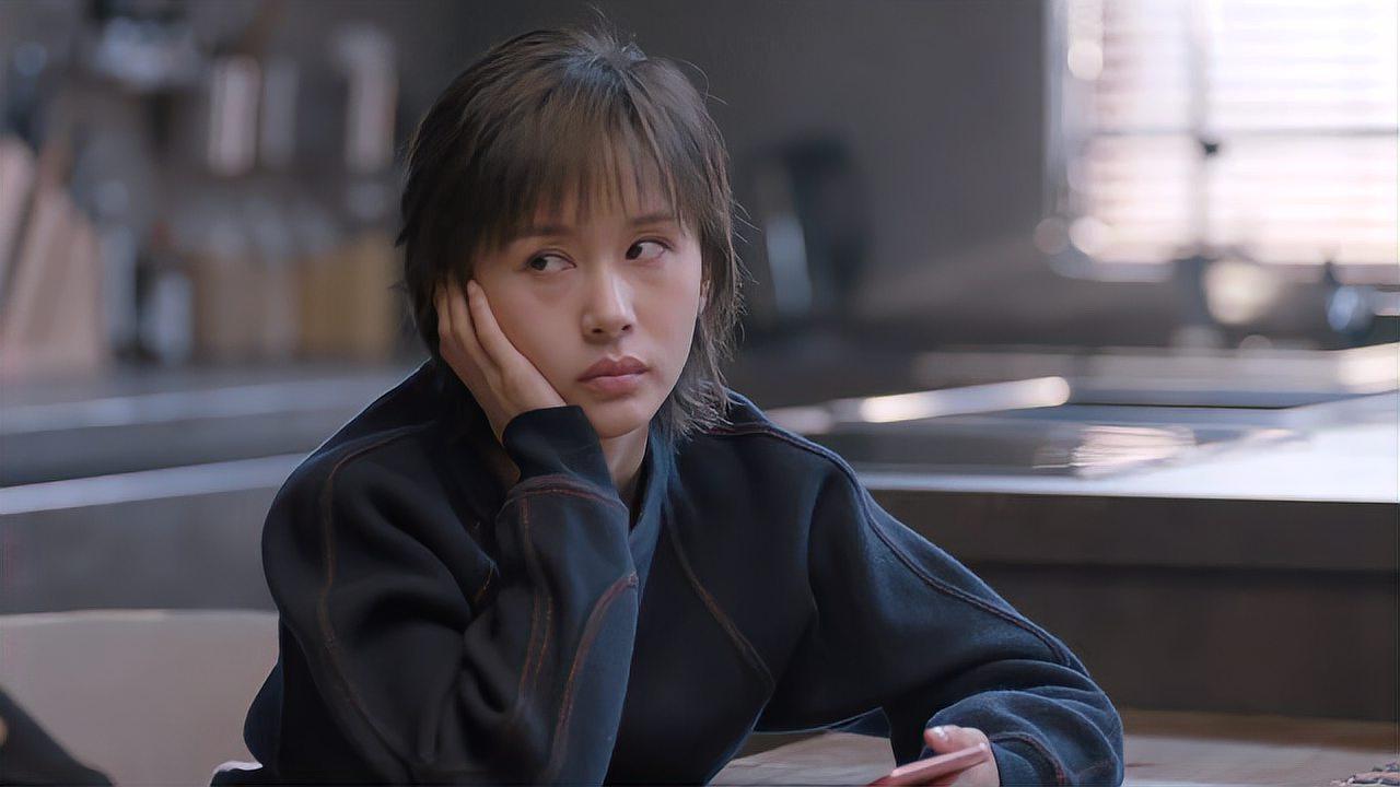 欢乐颂:邱莹莹被打住院,关关拎不清,曲筱绡警告她别多管闲事!