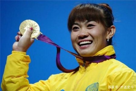 她是我国培养的体坛名将，奥运摘金却否认是中国人，现在报应来了