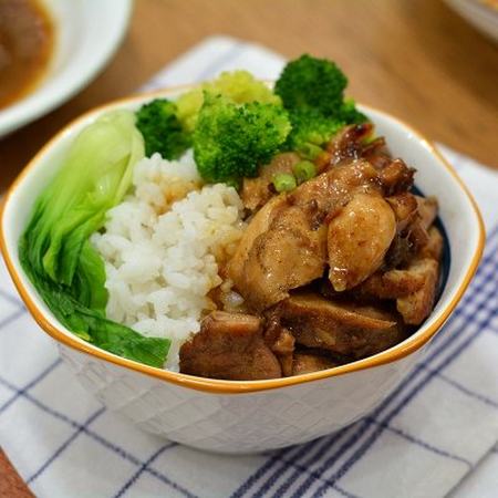 雞腿肉結實香嫩,最適合做照燒飯,這是雞胸肉不能比的;2.