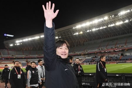 中国足球迎来好消息，韩国名帅作出重要表态，李霄鹏帅位不稳了