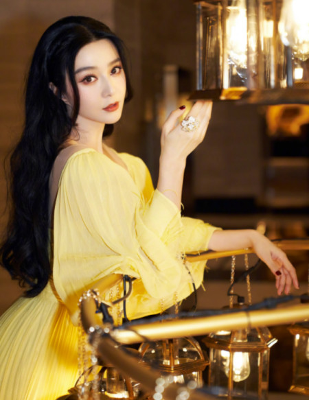 这还是范冰冰吗?低调现身某晚宴,脸蛋腰线臃肿发福,沦为素人!(图6) 这还是范冰冰吗?低调现身某晚宴,脸蛋腰线臃肿发福,沦为素人!(图6)