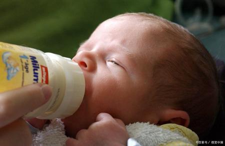 断奶戒母乳，母乳宝宝学习喝奶瓶的注意事项，乳头混淆