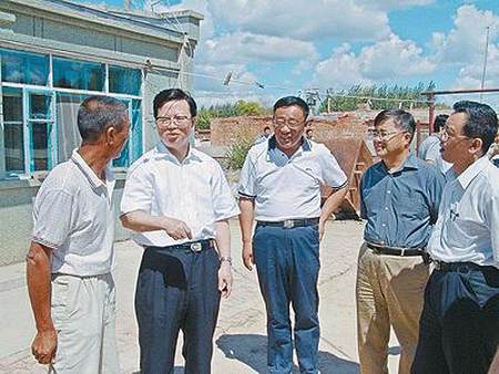 他曾主政湖北15年,一生兢兢业业,后官至副国级,儿子是大车司机(图3) 他曾主政湖北15年,一生兢兢业业,后官至副国级,儿子是大车司机(图3)
