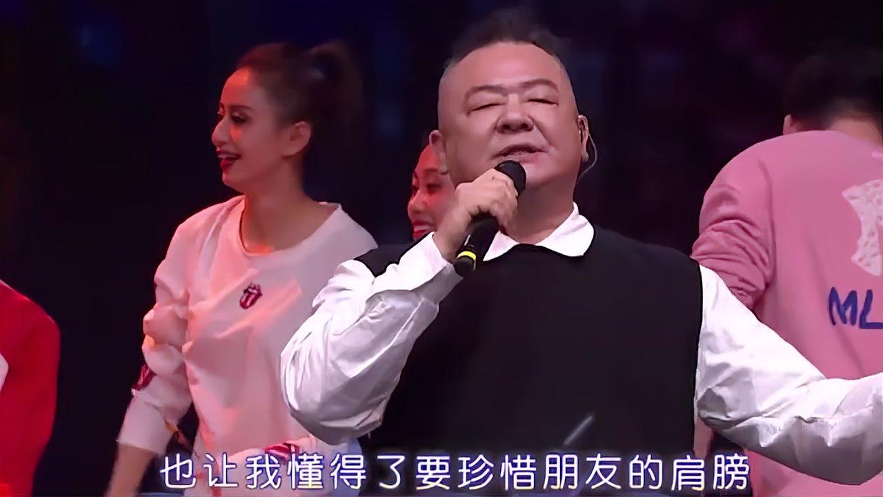 李曉傑一首非常動聽的歌曲《朋友的酒》,唱出了多少兄弟情