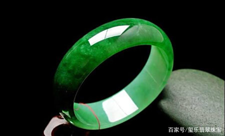 你了解翡翠吗？教你了解常见翡翠的七大品种，让你成为翡翠的行家 