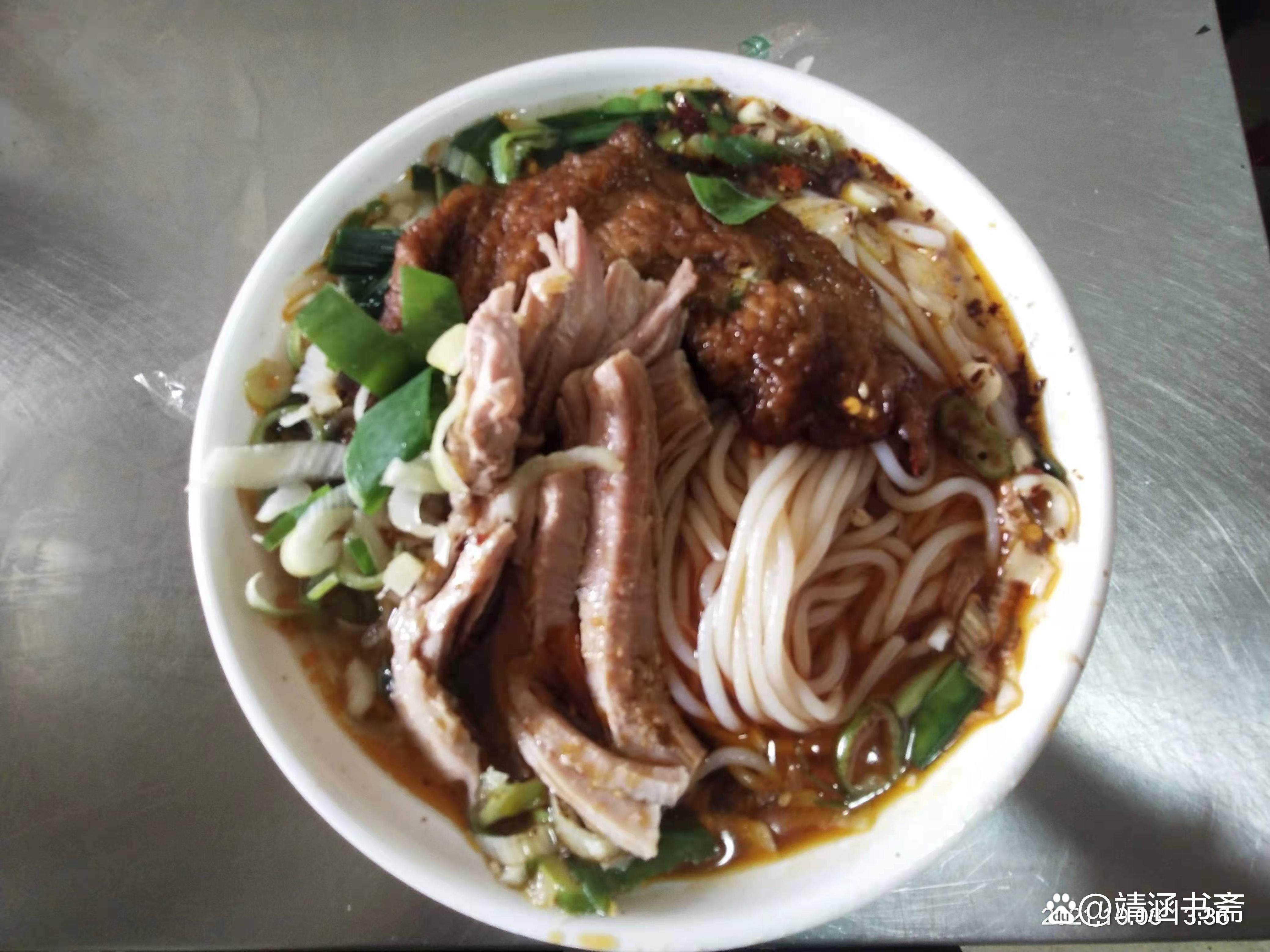 最爱昆明宜良的扒肉猪脚米线