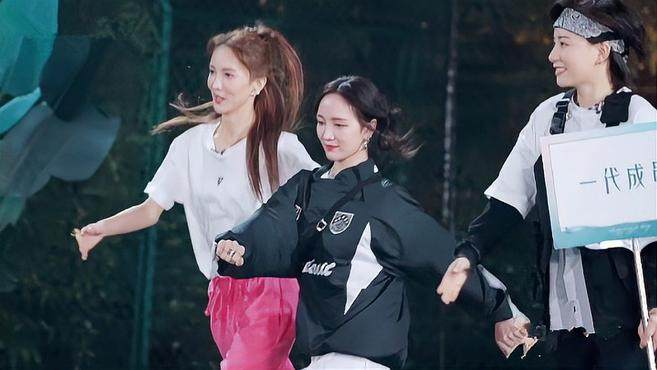 金晨孟佳出场!蹦蹦跳跳来到三代姐姐面前,毛俊杰直呼砸场子来的