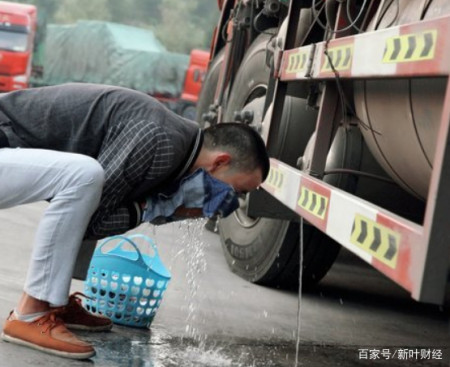 我国三大行业陷入“用工荒”!月薪都过万了,为啥还是没人肯干(图4) 我国三大行业陷入“用工荒”!月薪都过万了,为啥还是没人肯干(图4)