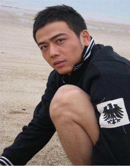 杨烁为何突然不“红”了?看他干过的那些事,就一点都不奇怪了(图2) 杨烁为何突然不“红”了?看他干过的那些事,就一点都不奇怪了(图2)