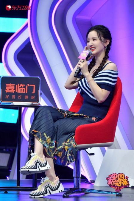 喜临门《中国新相亲》95后唱歌主播因缺少社交单身多年,嗓音甜美获