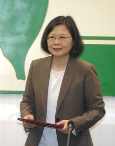 怕什么来什么！这次不用大陆出手，蔡英文已收到一个可怕的恶讯(图3)