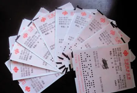 连续|彩民10年连续中七八千万，幸运儿不是“天选”？老梁深扒彩票内幕