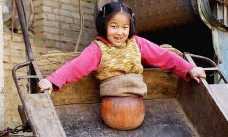 时隔多年，当年感动中国的“篮球女孩”，如今生活和普通人一样