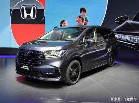 又一高颜值MPV，车长5米油耗6L，新增电动式尾门，别克GL8不香了(图1)