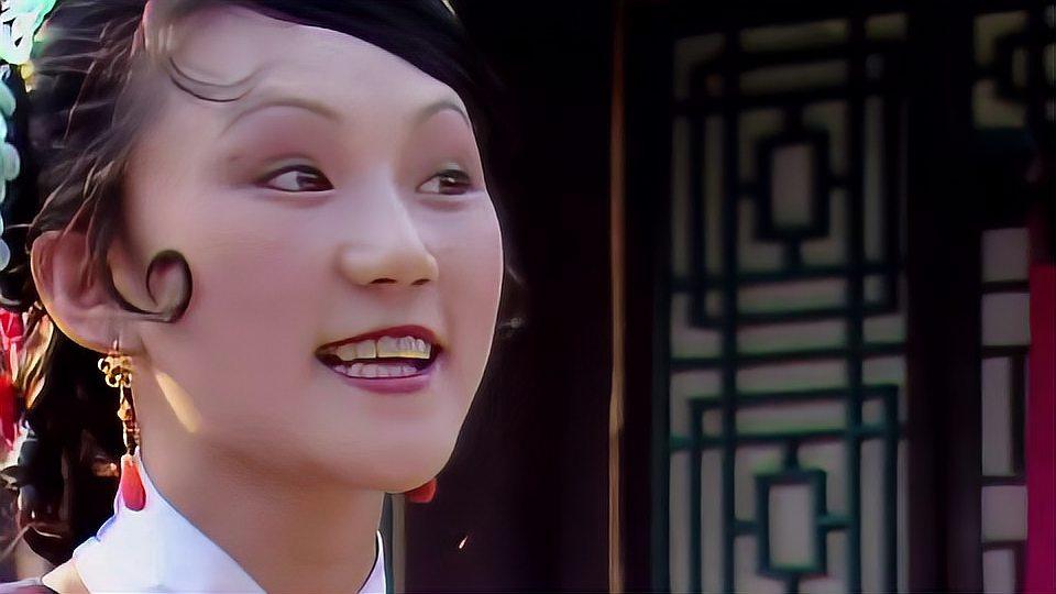红楼梦:秋桐帮凤姐骂平儿,凤姐冷笑一声傲娇走了,留她一人骂街