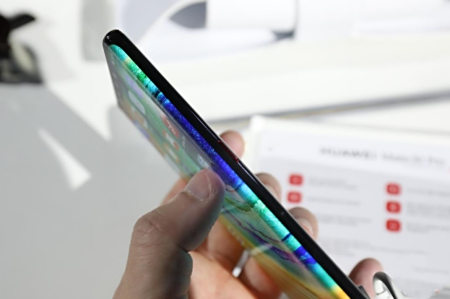 iPhone不用曲面屏,安卓旗舰也逐渐放弃,为什么曲面屏突然不火了(图3) iPhone不用曲面屏,安卓旗舰也逐渐放弃,为什么曲面屏突然不火了(图3)