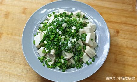 夏天胃口不好,教你製作小蔥拌豆腐,鮮香滑嫩,清香味好,特好吃