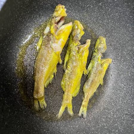 味道鮮美的昂刺魚豆腐湯(黃顙魚)