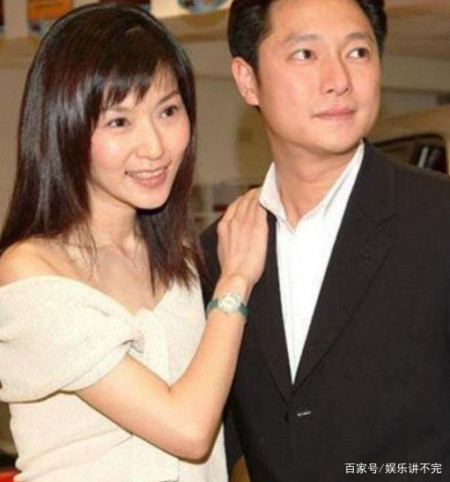 “第一美妇”堪称人间尤物,一生就谈过一次恋爱,53岁依然貌美(图4) “第一美妇”堪称人间尤物,一生就谈过一次恋爱,53岁依然貌美(图4)