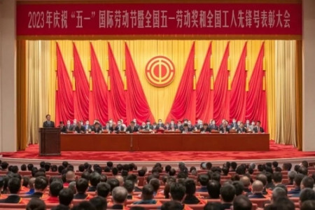 持续发挥工匠精神！君乐宝乳业荣获“全国工人先锋号”荣誉称号