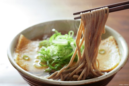 范家餄餎以蕎麥麵為主,小米麵,高粱面次之,榆皮面為輔料,先將面料按