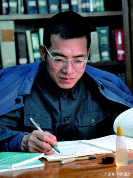 中国数学天才陈景润 娶小18岁女军医 生下唯一儿子如今现状如何 中国数学天才陈景润 娶小18岁女军医 生下唯一儿子如今现状如何