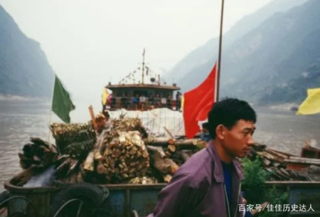 三峡“钉子户”张秉爱:全村搬迁只有她不搬,18年后结局令人唏嘘(图5) 三峡“钉子户”张秉爱:全村搬迁只有她不搬,18年后结局令人唏嘘(图5)